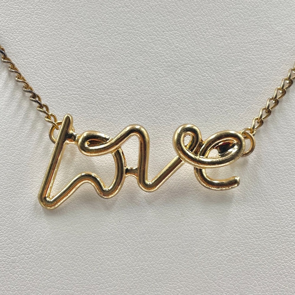 VTG Y2K Gold Tone Script Love Word Pendant Necklace Boho Chic Minimalist Charm
